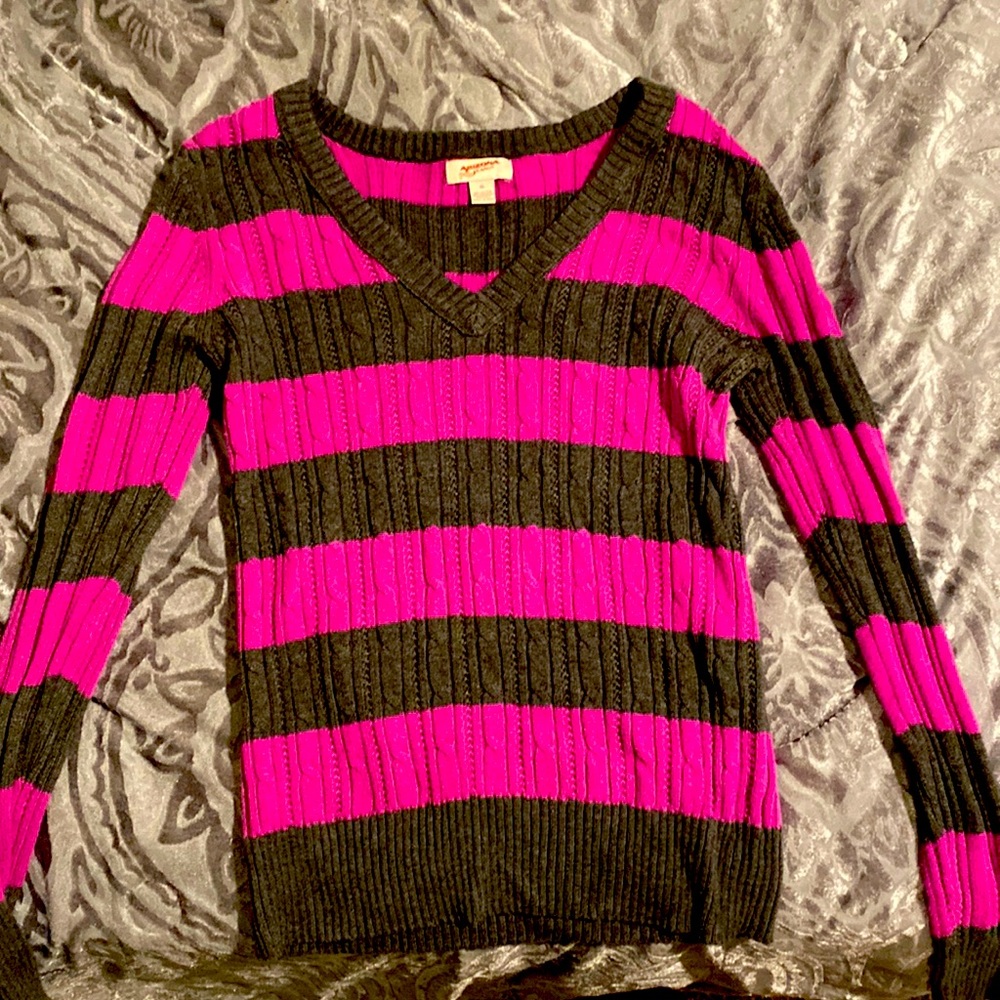 Pink and dark grey sweater like new.